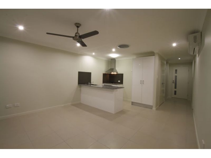 2/1 Nadia Place (Cnr Lanita Chase) n/a, Morayfield QLD 4506