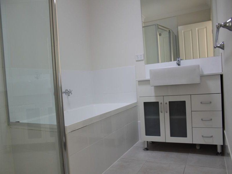 2/279 River Hills Road, Eagleby QLD 4207