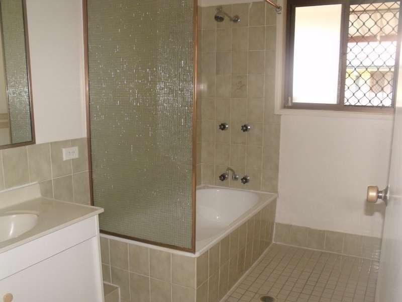 1/120 Kumbari Avenue, Southport QLD 4215