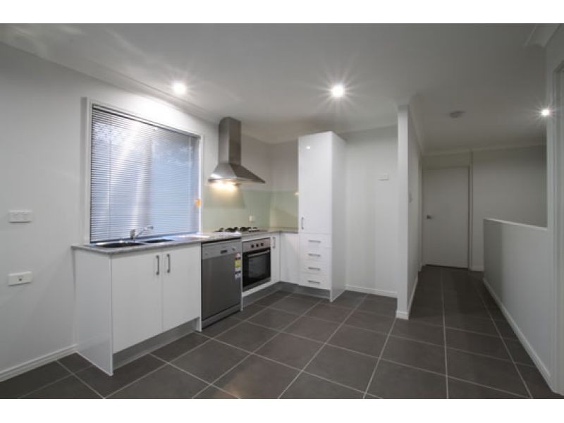 2/5 Gabrielle Court, Kallangur QLD 4503