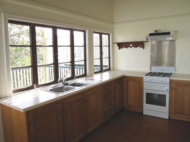 8 Fairleigh Street, Windsor QLD 4030