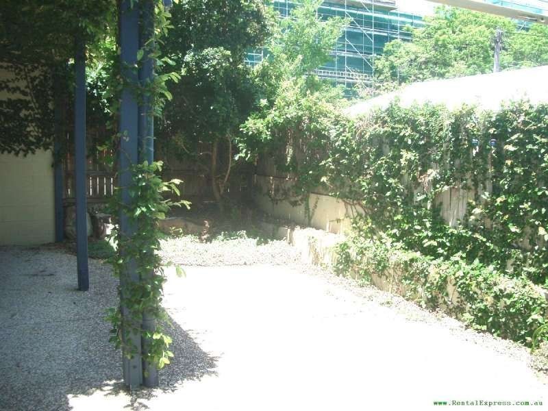 26 Robert Street, Spring Hill QLD 4000