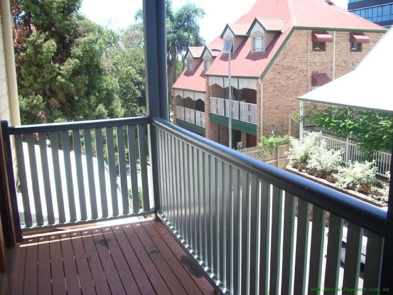 26 Robert Street, Spring Hill QLD 4000