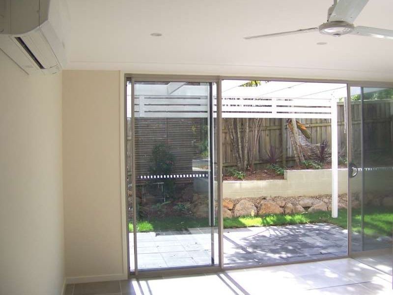 2/135 Falconer Avenue, Southport QLD 4215