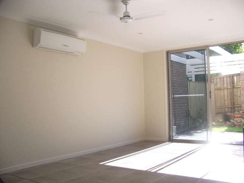 2/135 Falconer Avenue, Southport QLD 4215