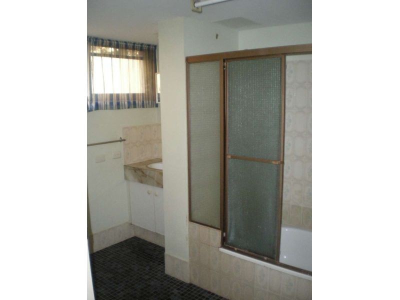 2/173 Muir Street, Labrador QLD 4215