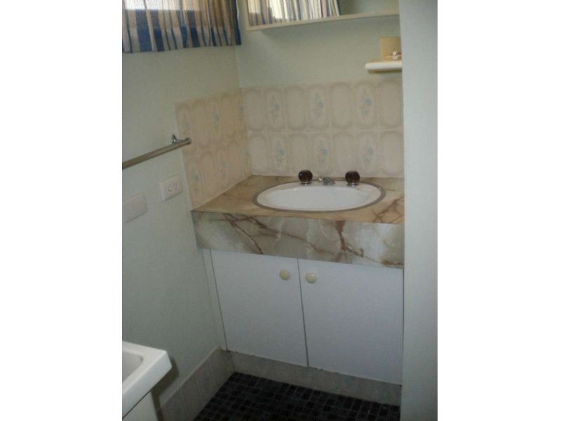 2/173 Muir Street, Labrador QLD 4215