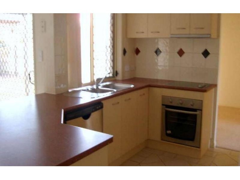 102 Watarrka Drive, Parkinson QLD 4115
