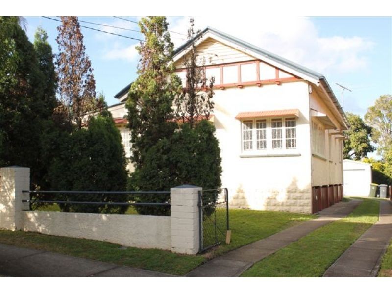 8 Burn Street, Camp Hill QLD 4152