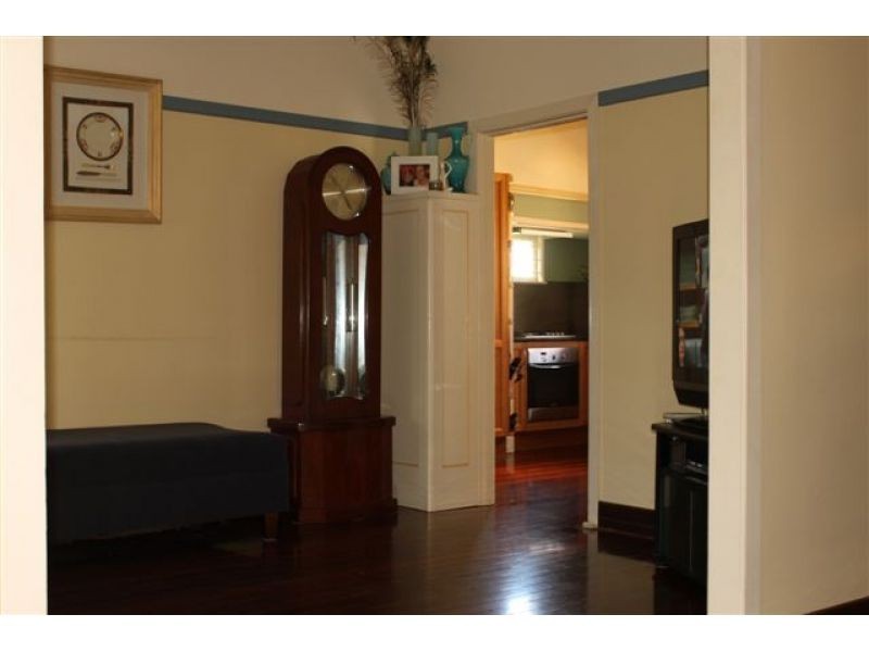 8 Burn Street, Camp Hill QLD 4152