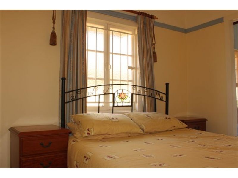 8 Burn Street, Camp Hill QLD 4152