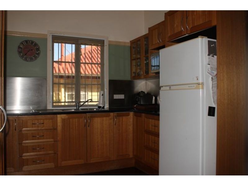 8 Burn Street, Camp Hill QLD 4152