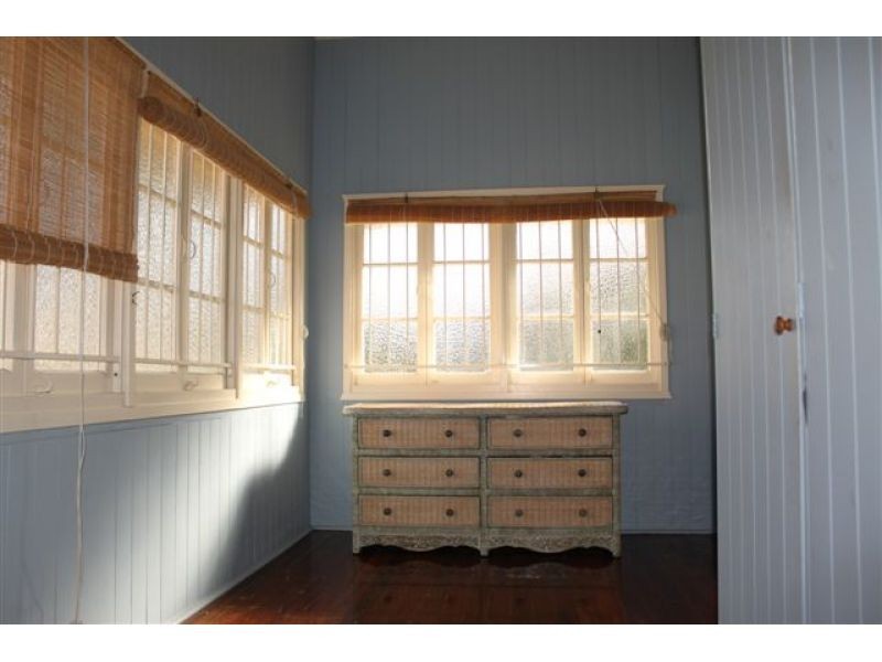 8 Burn Street, Camp Hill QLD 4152