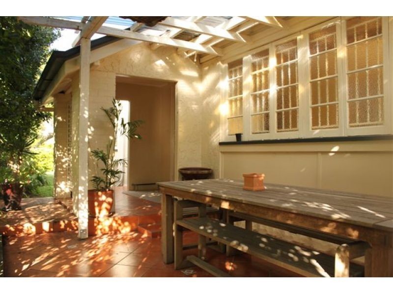 8 Burn Street, Camp Hill QLD 4152