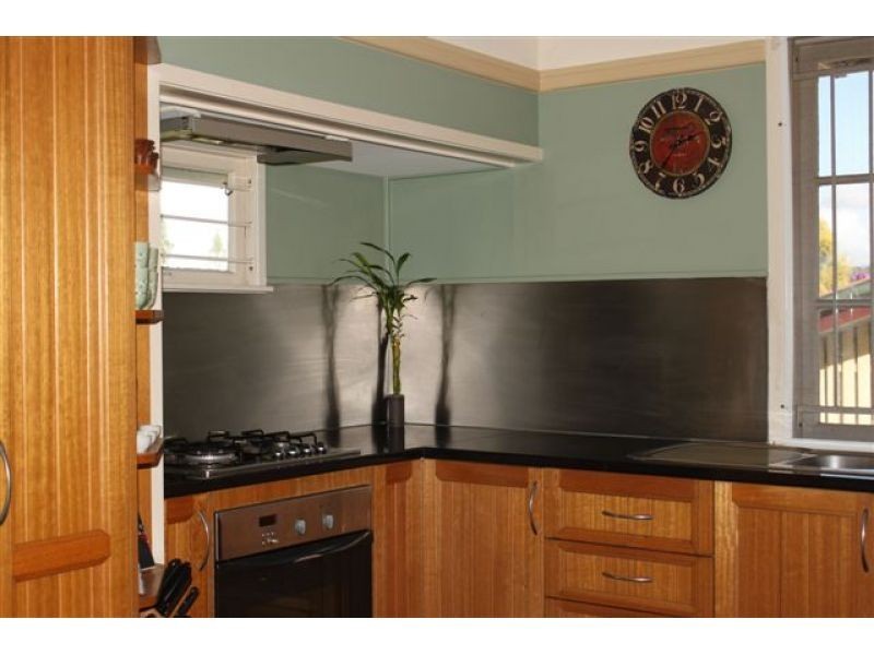 8 Burn Street, Camp Hill QLD 4152