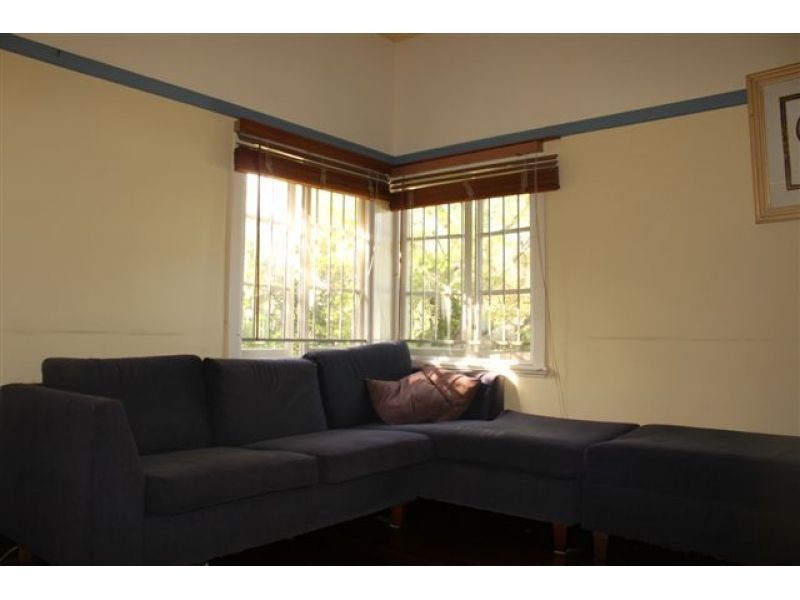 8 Burn Street, Camp Hill QLD 4152