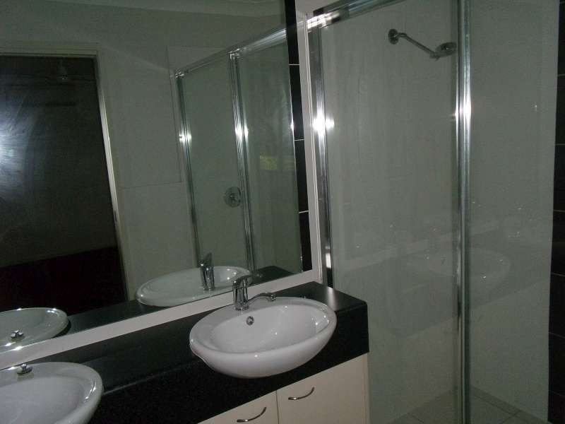 3/35 Harley Street, Labrador QLD 4215