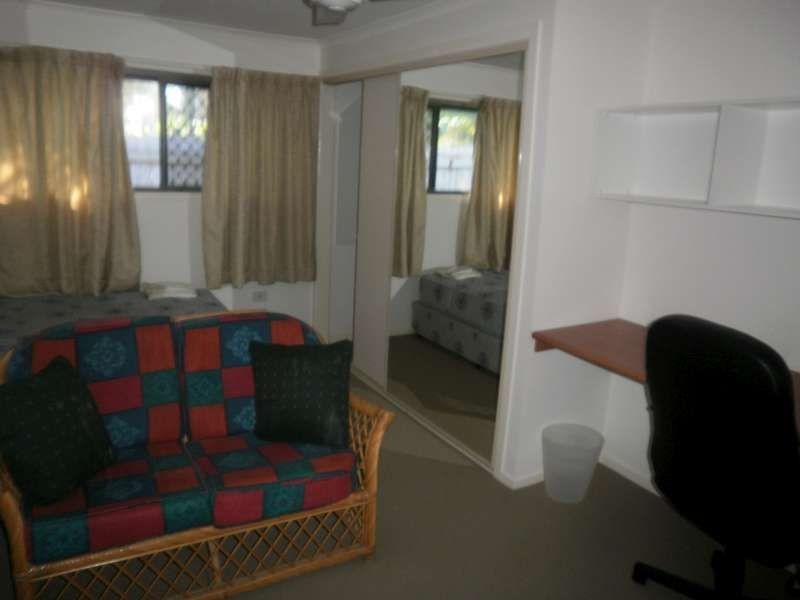 2/51 Minnie Street, Southport QLD 4215