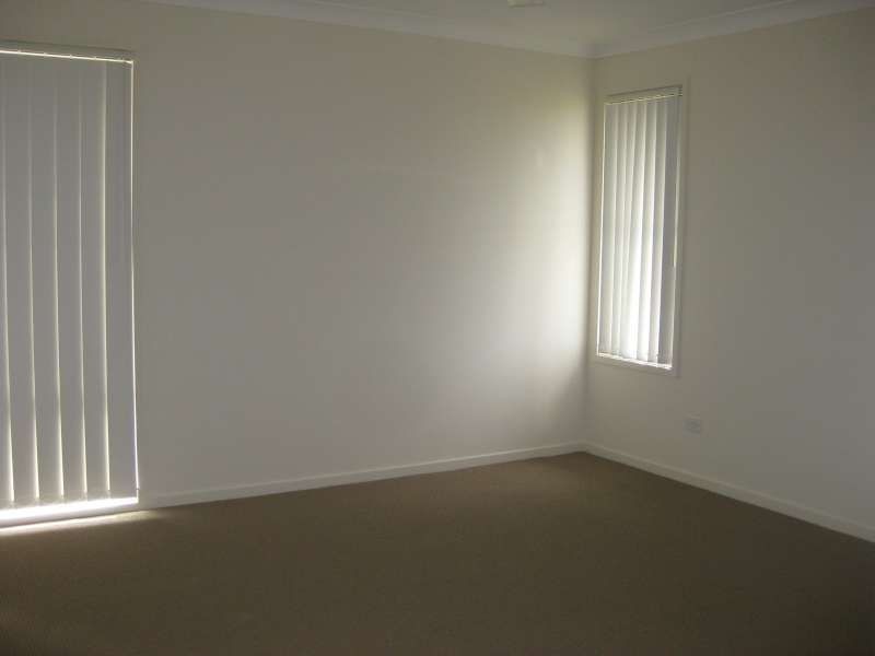 4 Bangalow Street, Morayfield QLD 4506