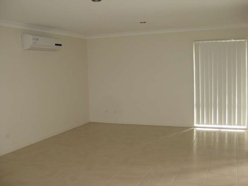 4 Bangalow Street, Morayfield QLD 4506