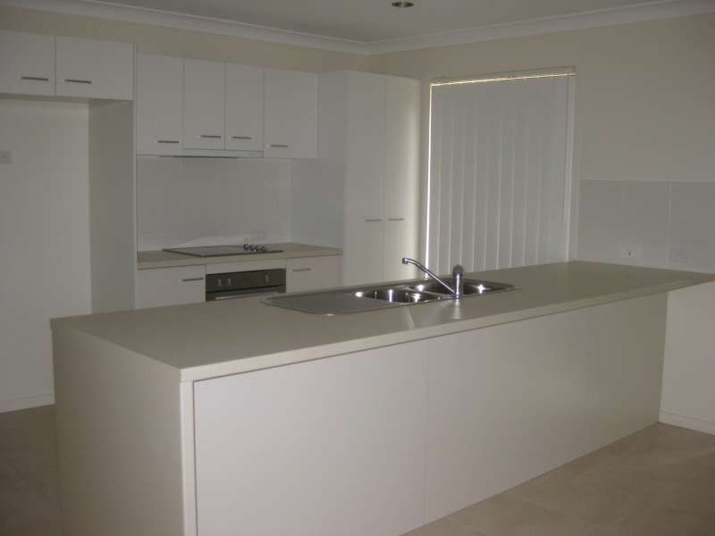 4 Bangalow Street, Morayfield QLD 4506