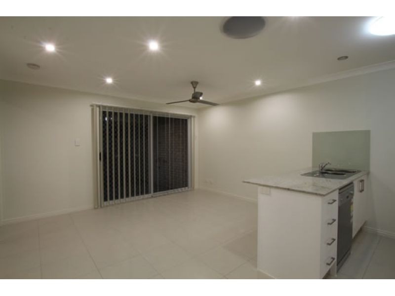 2/54 Sunflower Crescent, Upper Caboolture QLD 4510