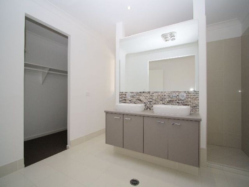 12 Wassell Street, Wynnum QLD 4178