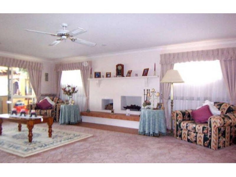 37 Poinciana Boulevard, Broadbeach Waters QLD 4218