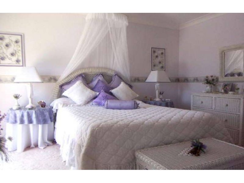 37 Poinciana Boulevard, Broadbeach Waters QLD 4218