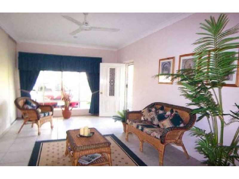 37 Poinciana Boulevard, Broadbeach Waters QLD 4218