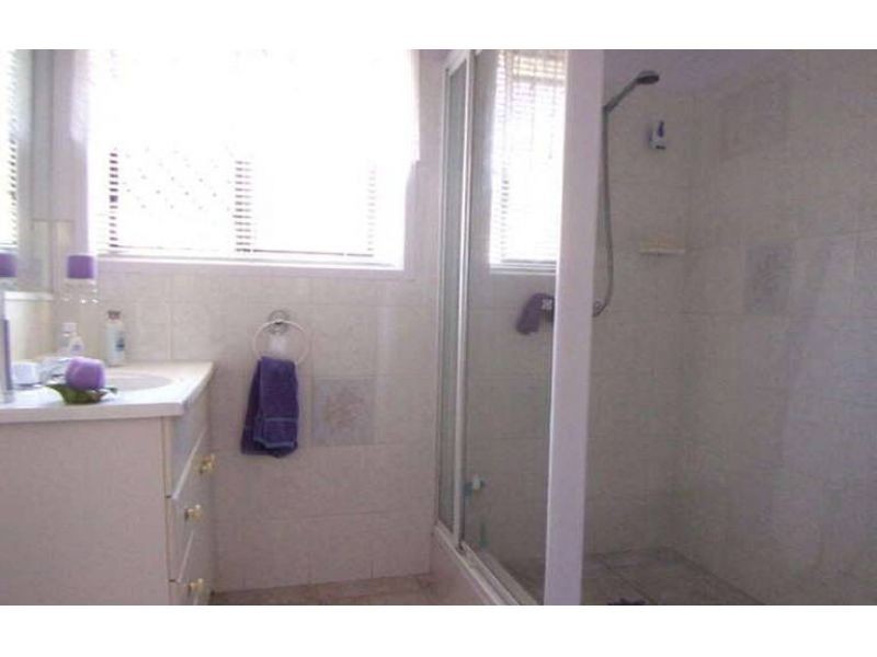 37 Poinciana Boulevard, Broadbeach Waters QLD 4218