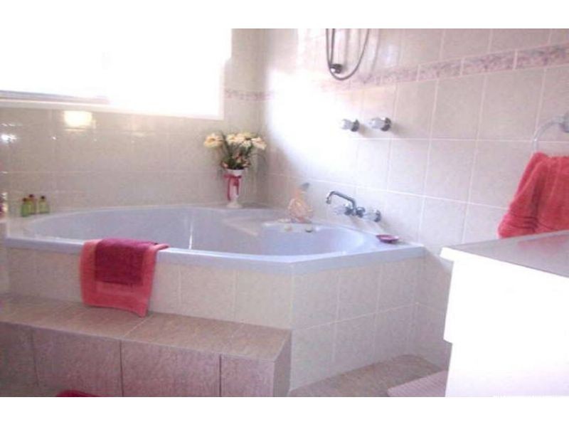 37 Poinciana Boulevard, Broadbeach Waters QLD 4218