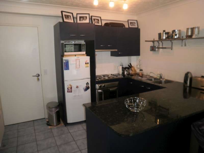 2/130 Marine Parade, Southport QLD 4215