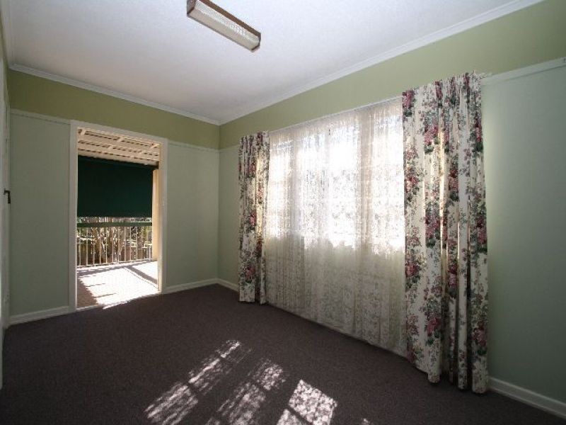 11 Sapphire Street, Holland Park QLD 4121