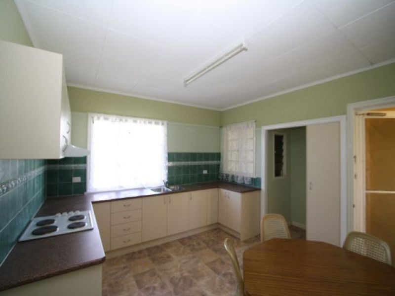 11 Sapphire Street, Holland Park QLD 4121