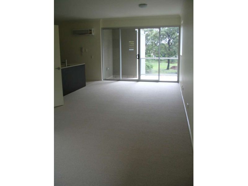 8/5 Carey Lane, Southport QLD 4215