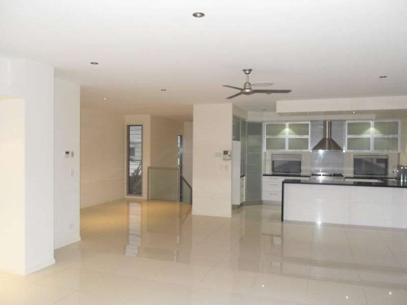 5 Plimsol Court, Wurtulla QLD 4575