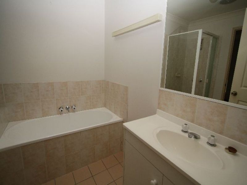 7 Clarence Place, Forest Lake QLD 4078