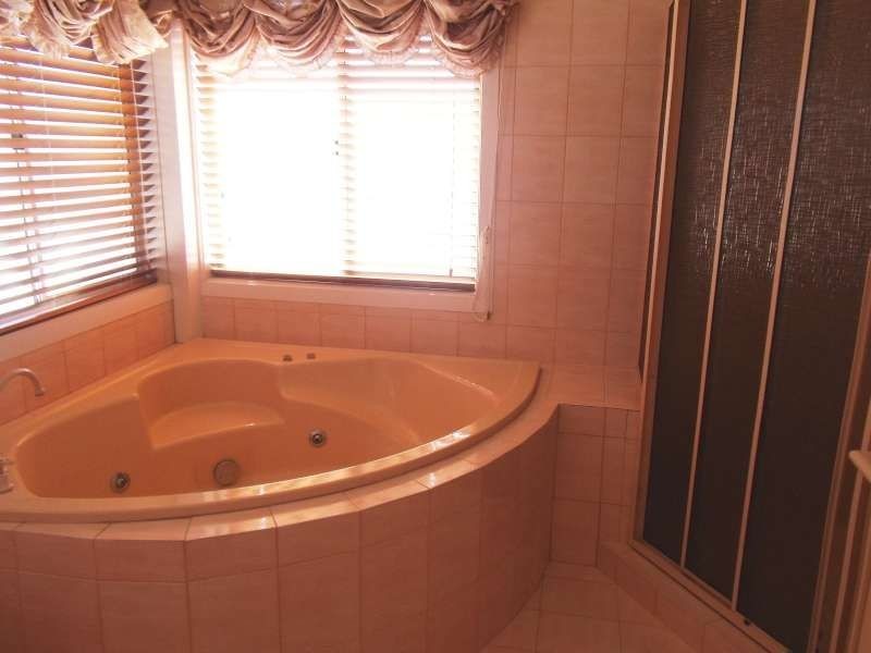 24 Marco Polo Place, Hollywell QLD 4216