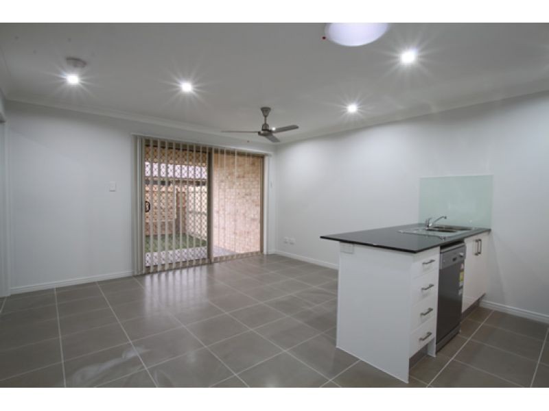 2/35 Sunflower Crescent, Upper Caboolture QLD 4510