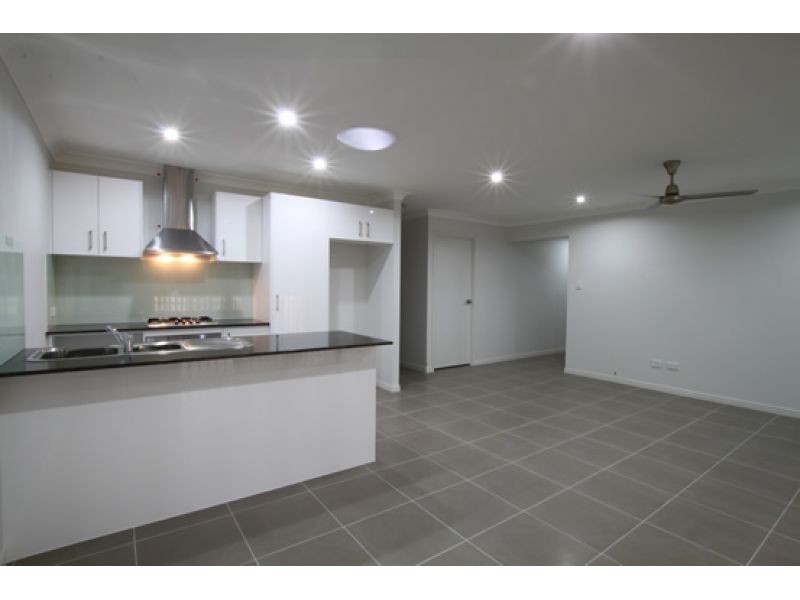 1/35 Sunflower Crescent, Upper Caboolture QLD 4510