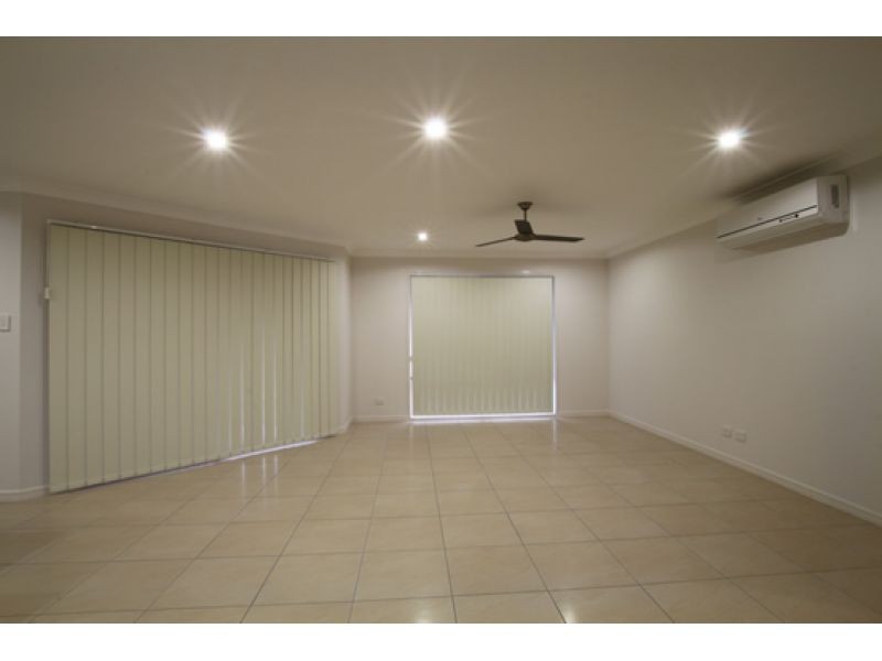 1/64 Sunflower Crescent, Upper Caboolture QLD 4510