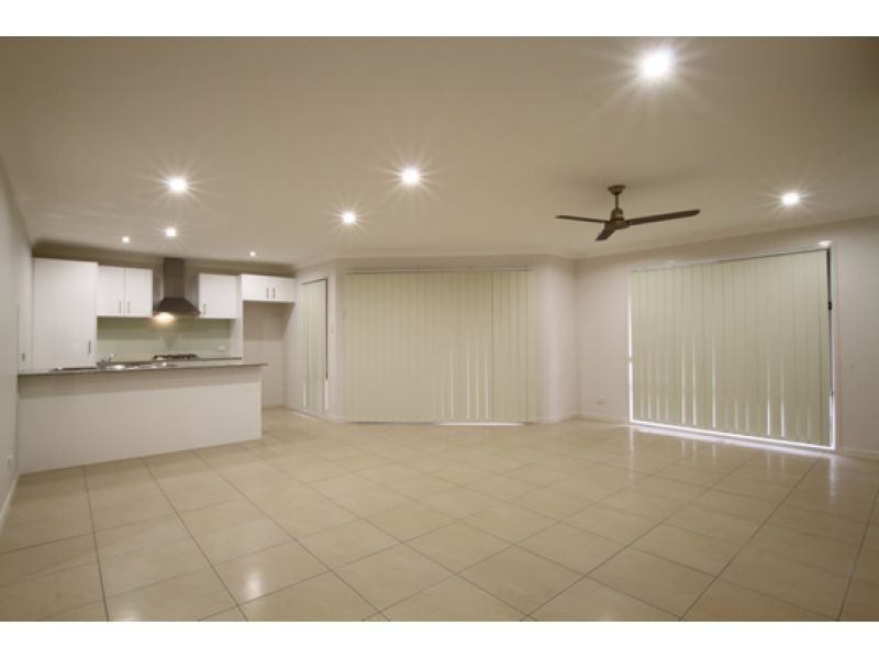 1/64 Sunflower Crescent, Upper Caboolture QLD 4510