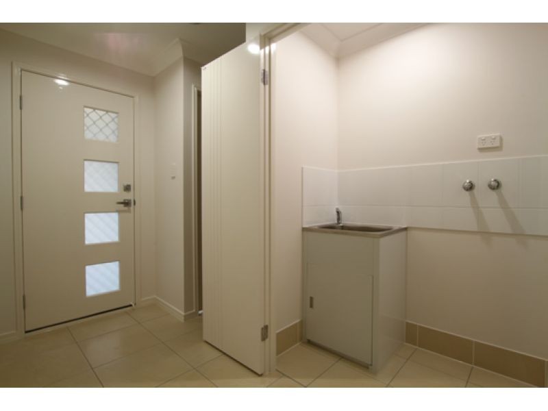 2/64 Sunflower Crescent, Upper Caboolture QLD 4510