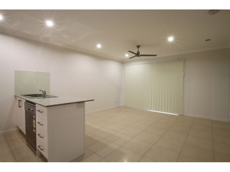 2/64 Sunflower Crescent, Upper Caboolture QLD 4510