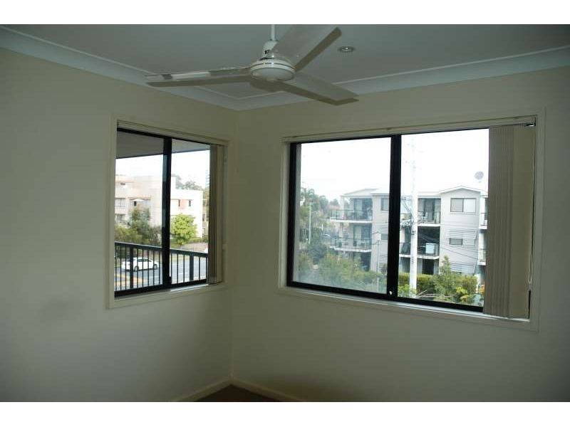 4/22 Bath Street, Labrador QLD 4215