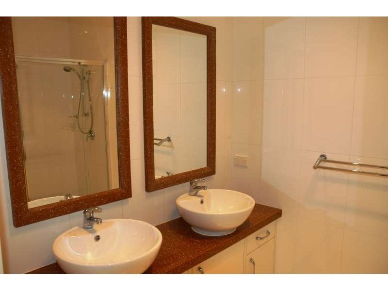 4/22 Bath Street, Labrador QLD 4215