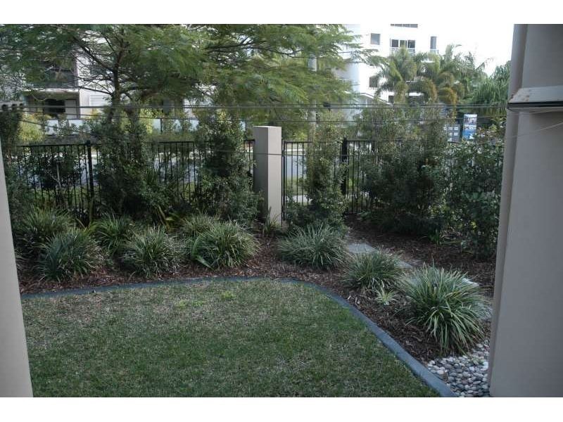 4/22 Bath Street, Labrador QLD 4215