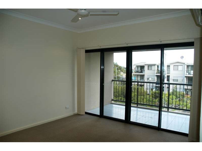 4/22 Bath Street, Labrador QLD 4215