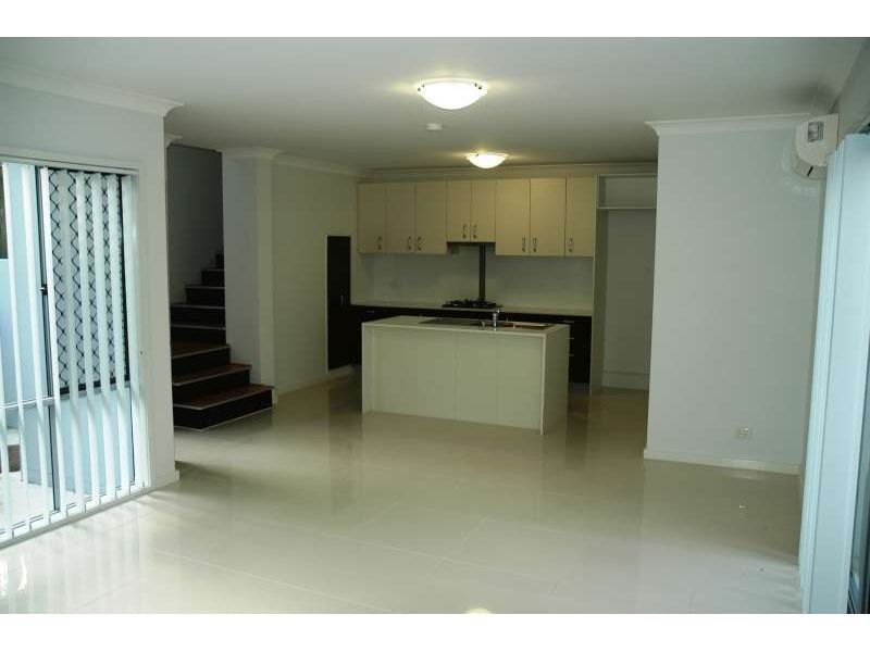 2/85 Whiting Street, Labrador QLD 4215